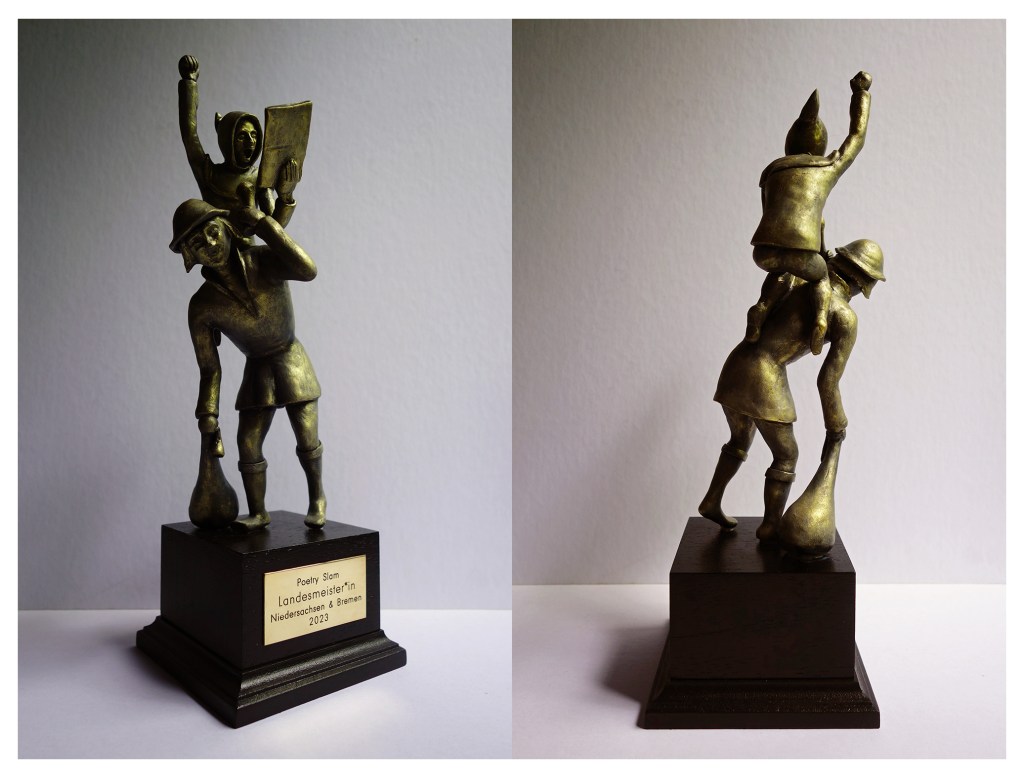 Pokal Huckup (Hildesheim), modelliert aus Polymerclay, Höhe ca. 25cm